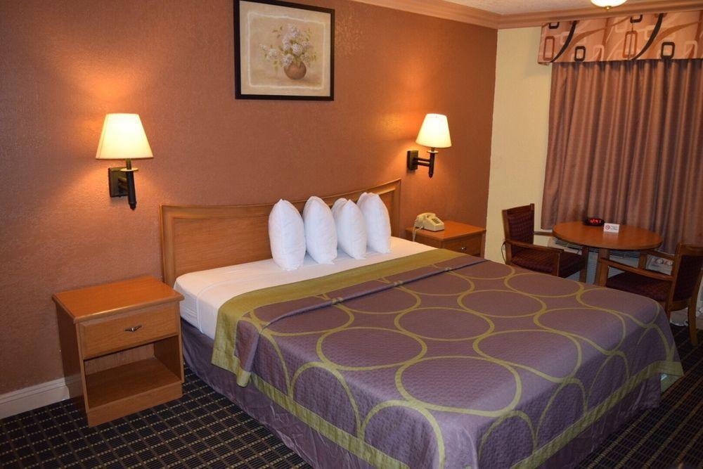 Super 8 By Wyndham Azusa Esterno foto